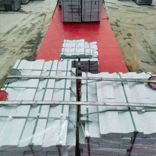 益阳 芝麻白仿形加直形路沿石出货日常