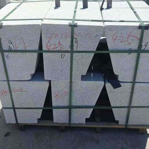 益阳 芝麻白异形坐凳，石凳