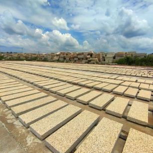 益阳 黄金麻花岗岩荔枝面地铺石防护中