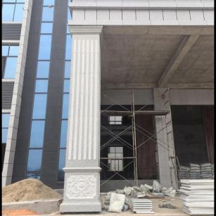 益阳 芝麻白光面花岗岩门楼大柱（罗马柱）配雕花底座