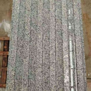 益阳 芝麻白花岗岩荔枝面雕刻盲道，盲条