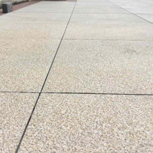 益阳 黄金麻花岗岩石板材荔枝面地面铺装效果