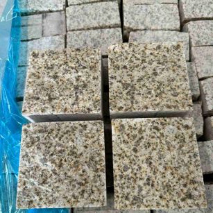 益阳 黄金麻花岗岩自然面小方块，弹石，马蹄石等