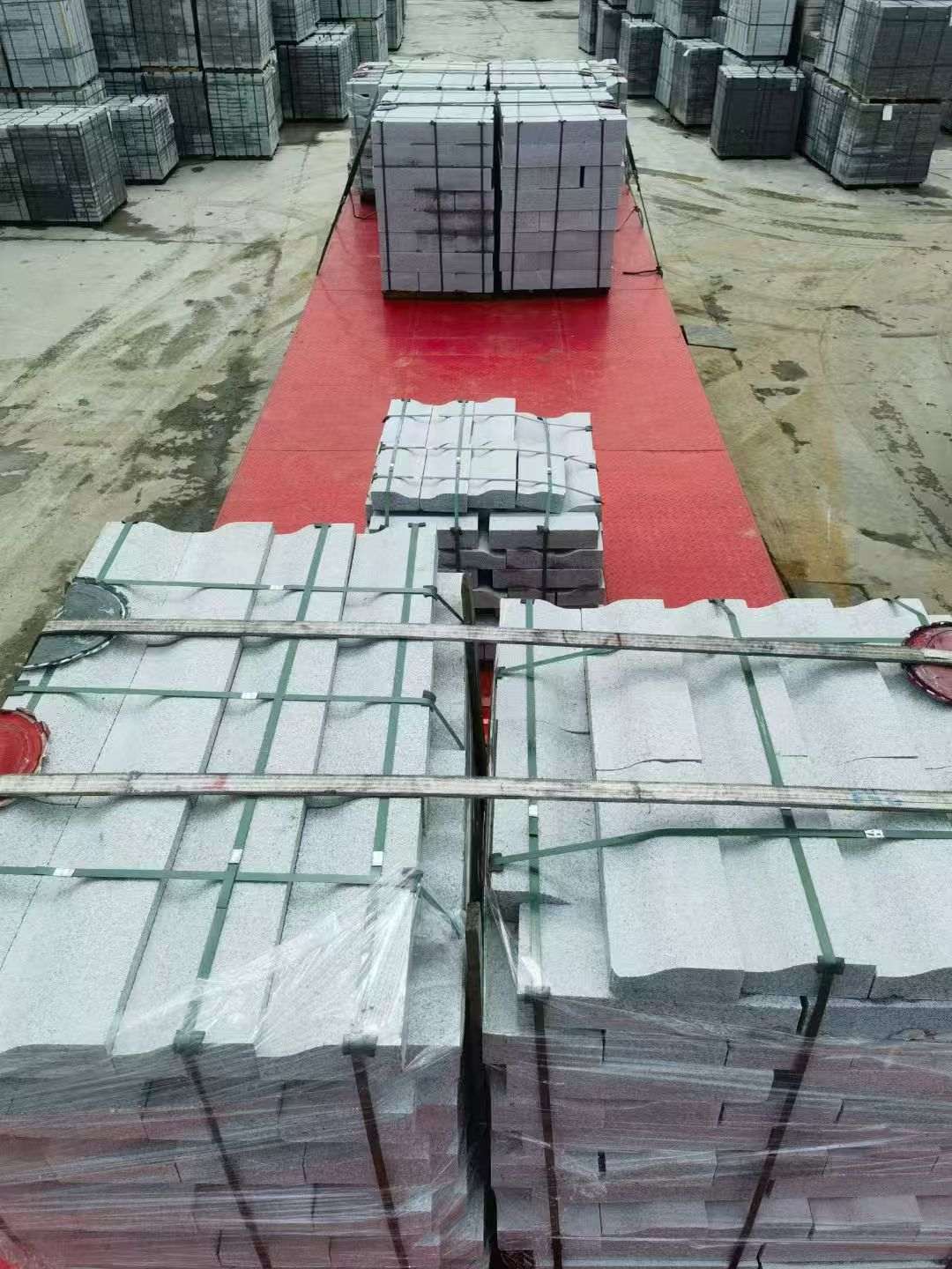 益阳 芝麻白仿形加直形路沿石出货日常