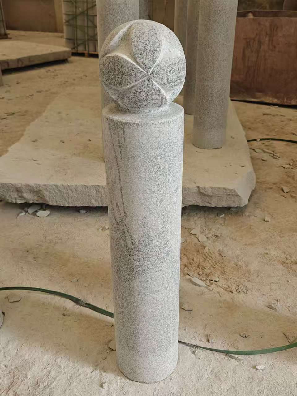 益阳 芝麻白花岗岩石材挡车石柱、停车柱、圆柱挡车柱、方柱挡车柱等