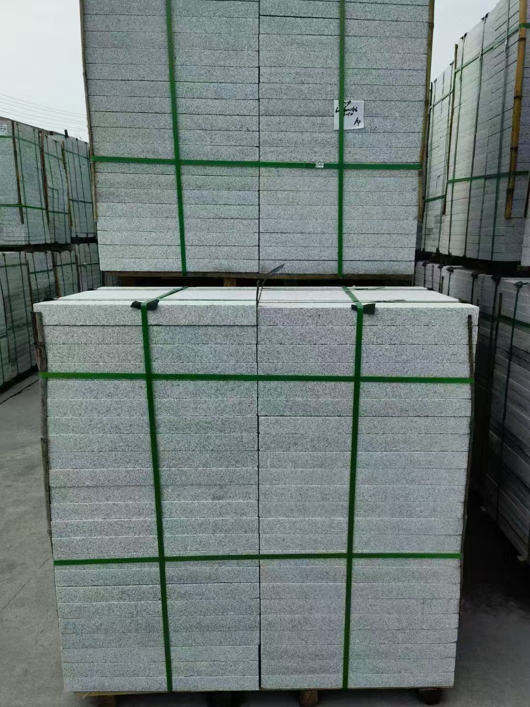 益阳 芝麻白火烧，园林广场市政工程地铺石，1.8~5.0厚均有现货