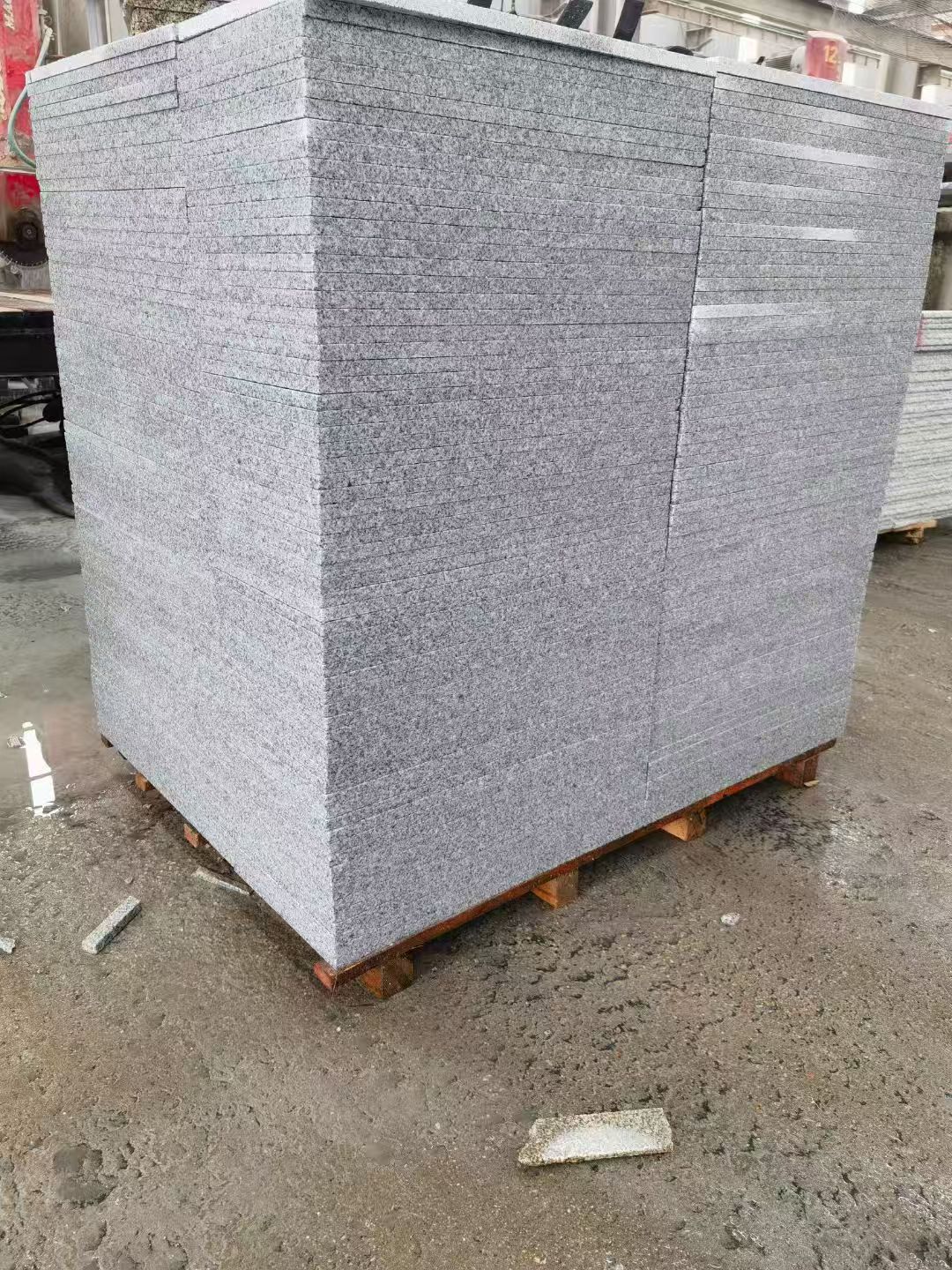 益阳 芝麻白火烧面1.8厚300*600地铺石，尺寸标准，厚薄均匀