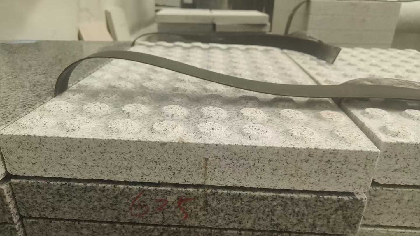 益阳 芝麻白花岗岩6.0公分荔枝面五轴加工雕刻盲点