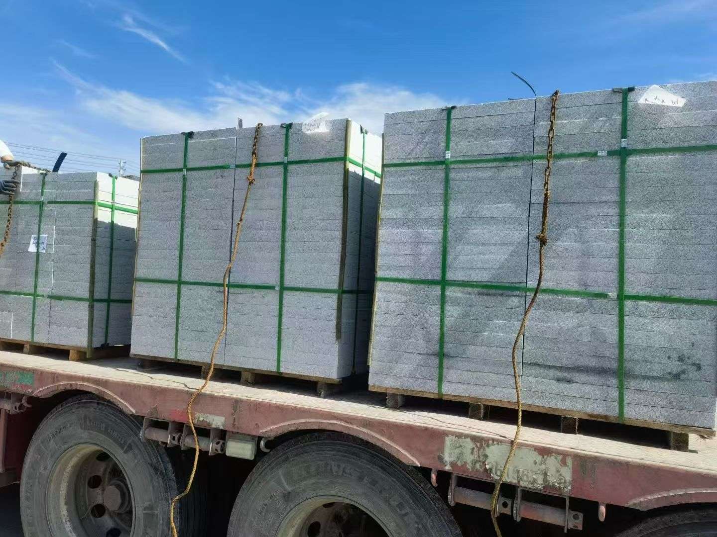 益阳 芝麻白花岗岩地铺石装车日常