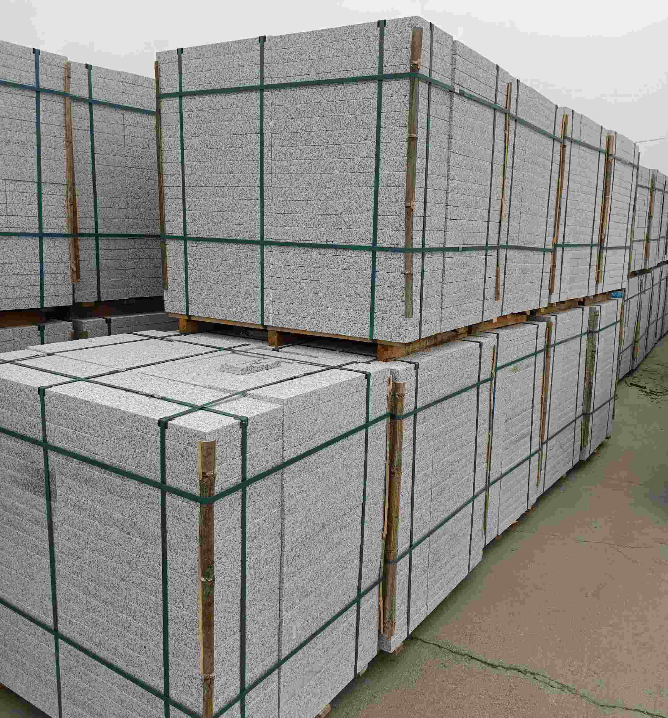 益阳 白麻花岗岩石材荔枝面地铺石（300*600*50）