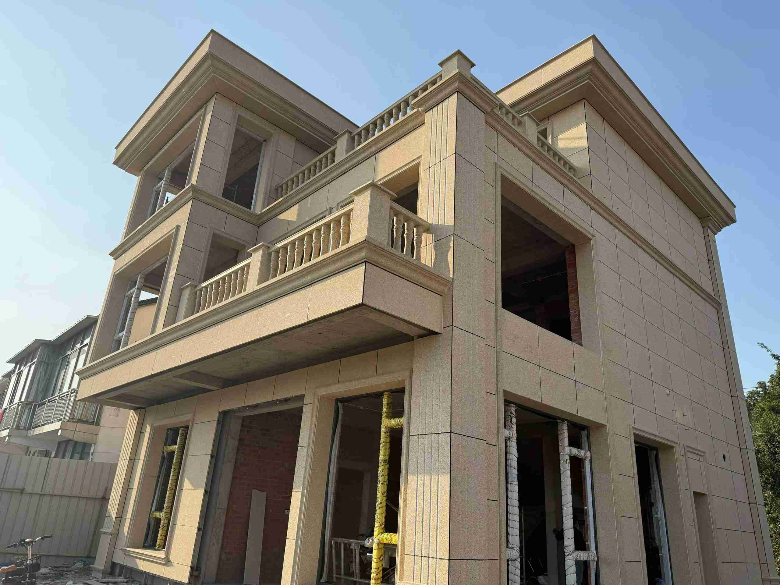 益阳 黄金麻花岗岩石材荔枝面外墙干挂效果展示