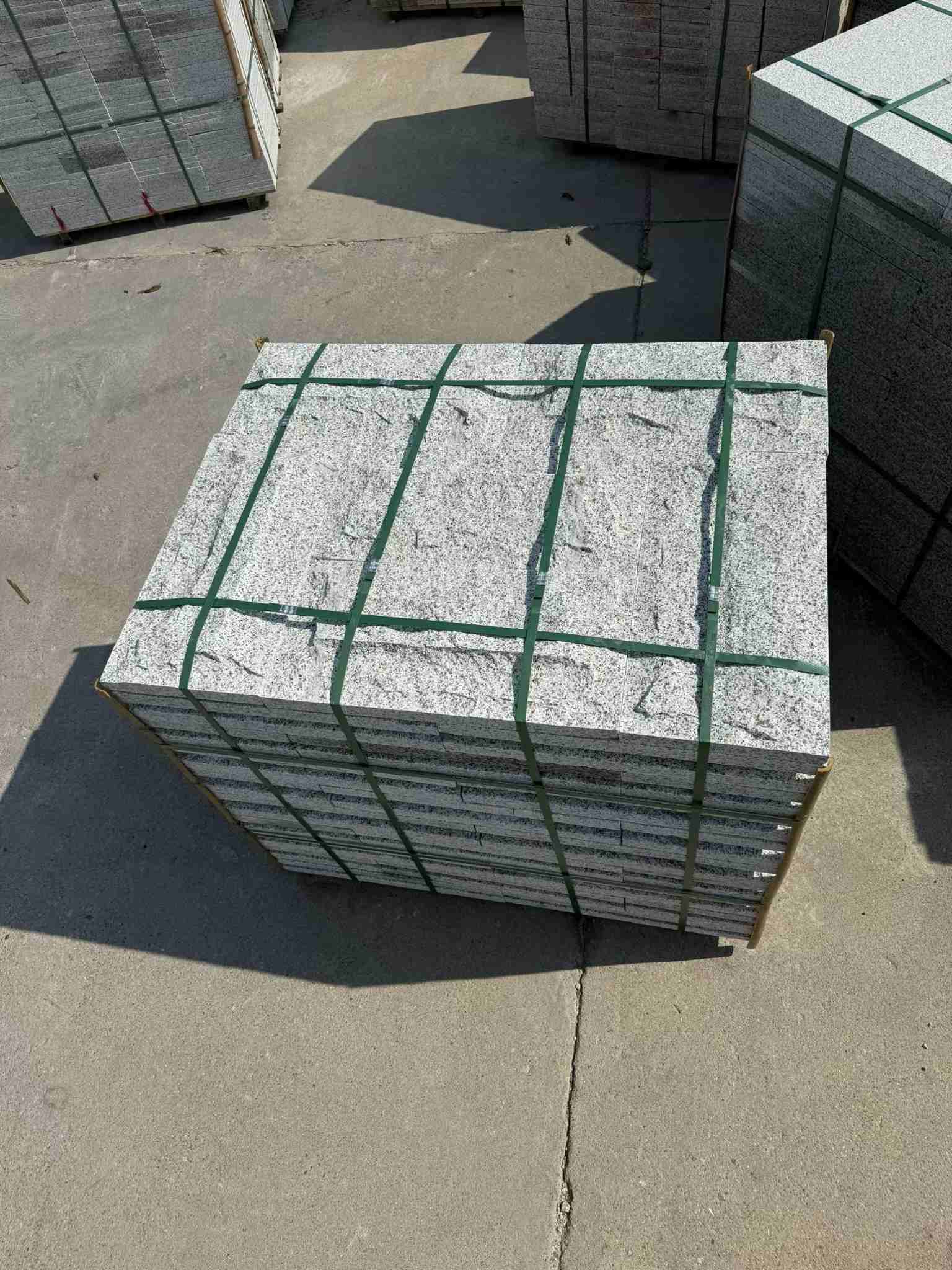 益阳 白麻花岗岩石材自然面蘑菇石成品