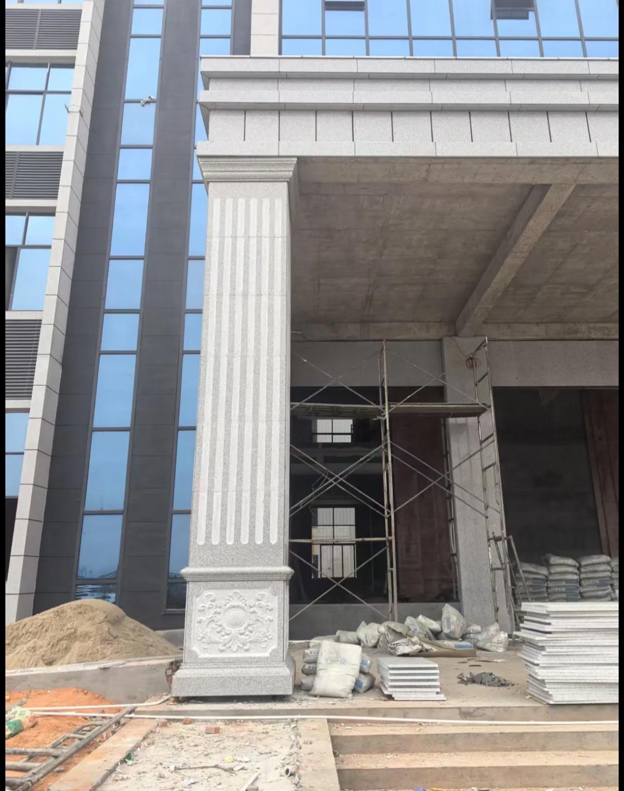 益阳 芝麻白光面花岗岩门楼大柱（罗马柱）配雕花底座