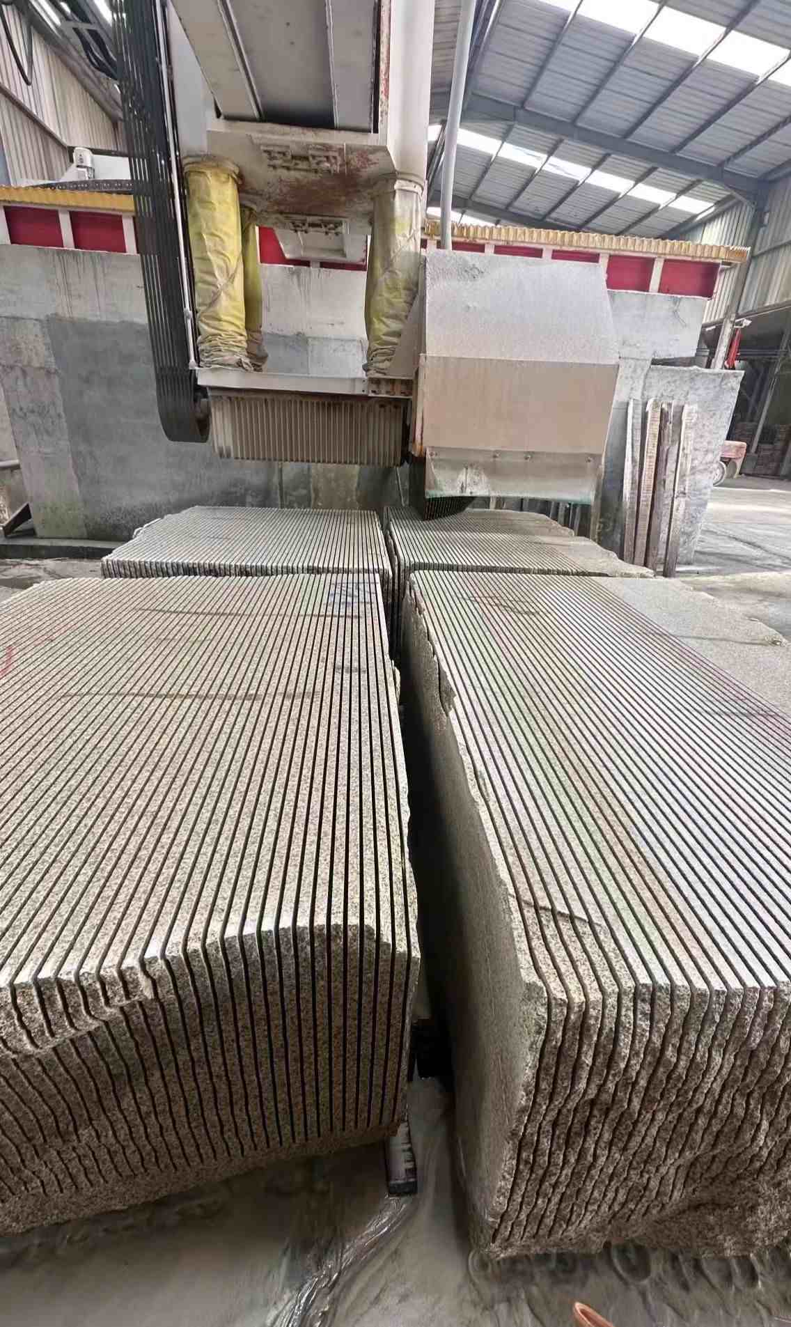 益阳 车间生产日常，黄金麻白麻花岗岩