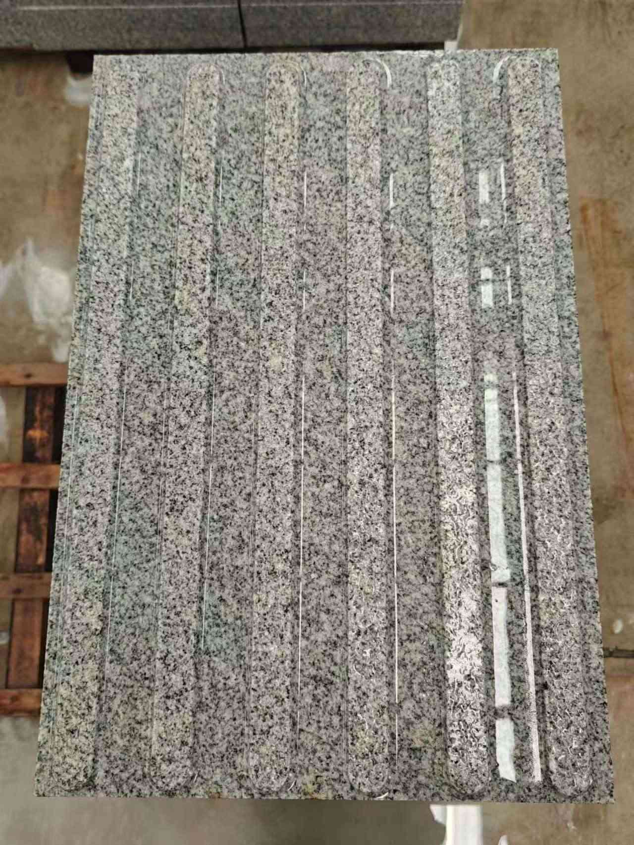 益阳 芝麻白花岗岩荔枝面雕刻盲道，盲条