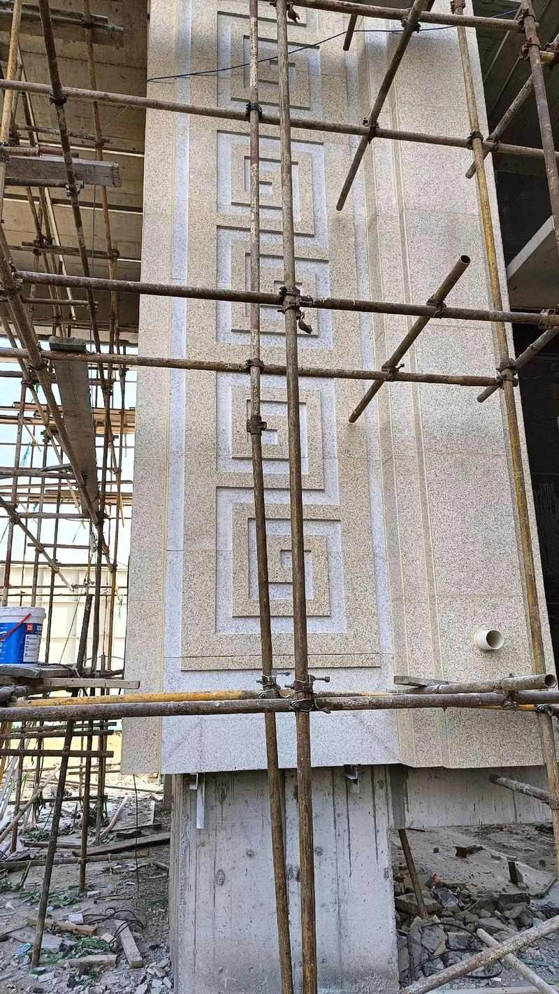 益阳 黄金麻花岗岩别墅外墙干挂回纹造型效果