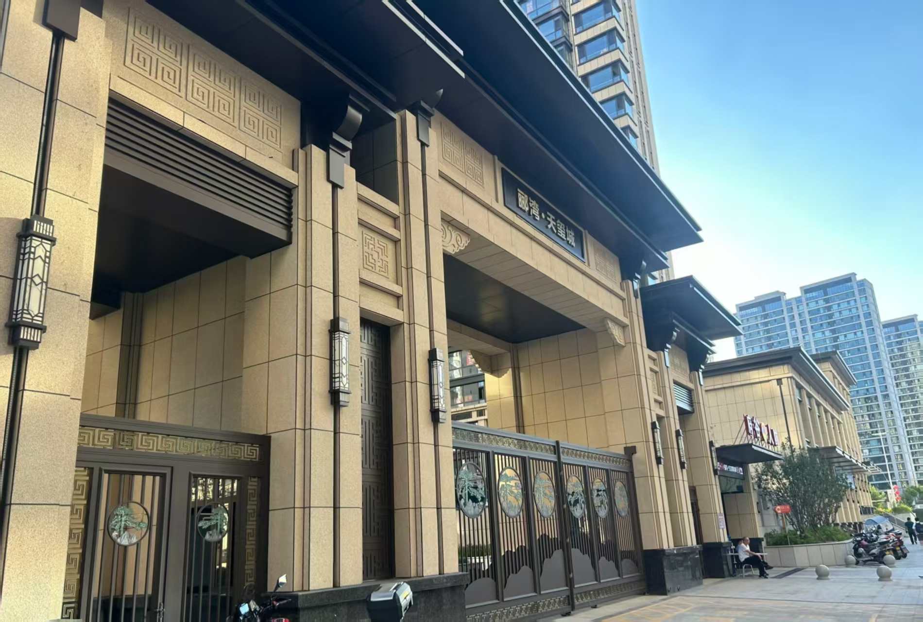 益阳 黄金麻花岗岩荔枝面小区门楼外墙干挂