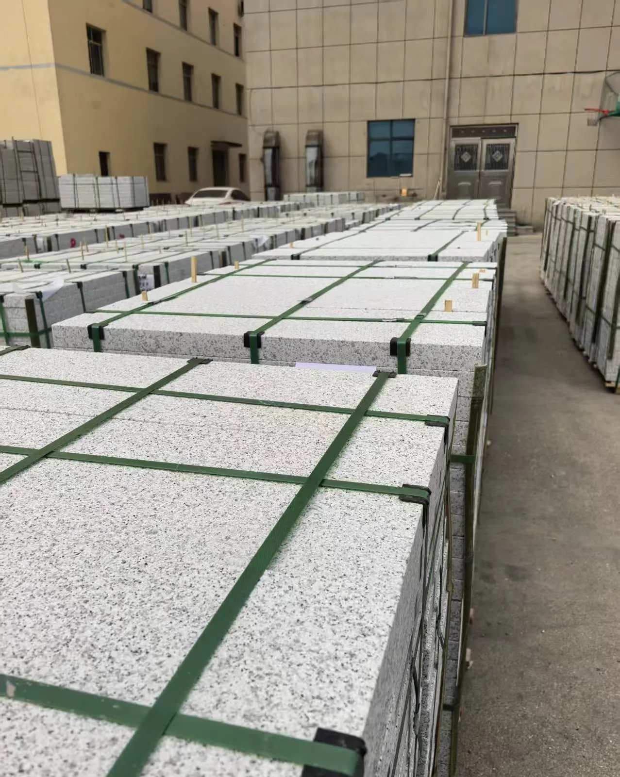 益阳 白麻花岗岩5.0公分荔枝面地铺石