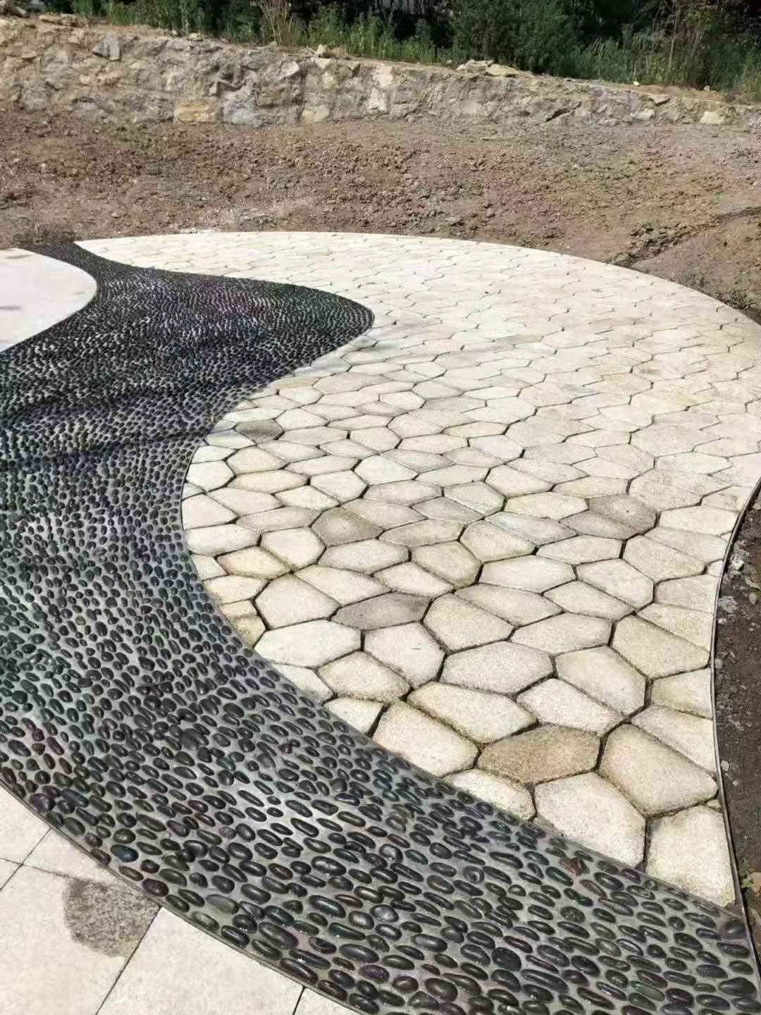 益阳 黄金麻冰裂纹地铺石工地铺装案例