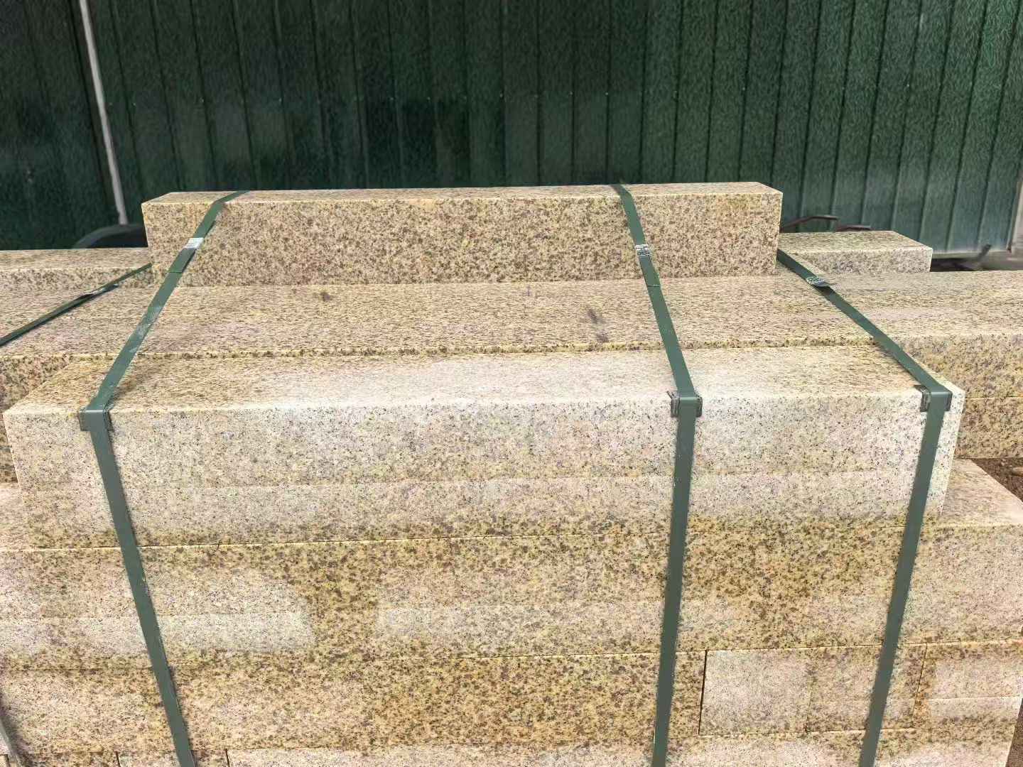 益阳 黄金麻花岗岩石材机切面栏杆料半成品