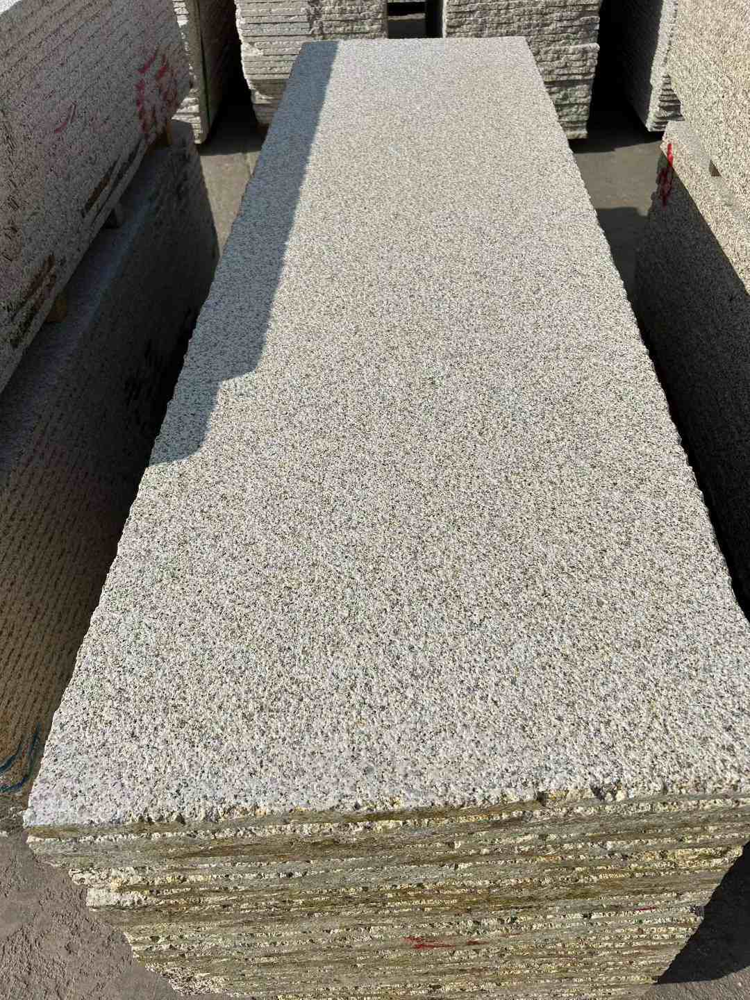 益阳 黄金麻花岗岩荔枝面毛板，半成品