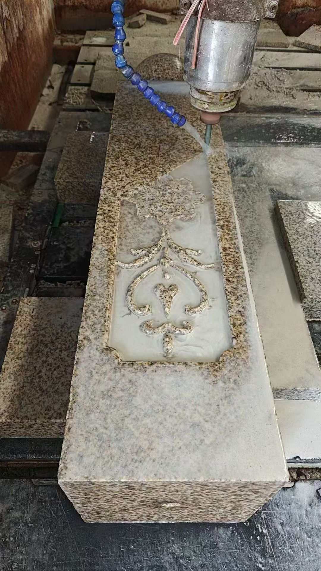 益阳 黄金麻花岗岩异形加工雕刻栏杆大柱