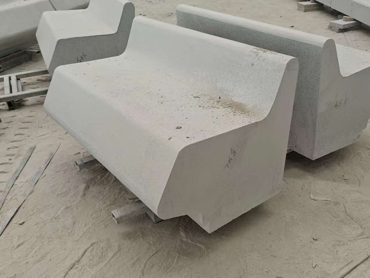 益阳 芝麻白花岗岩异形坐凳，石凳