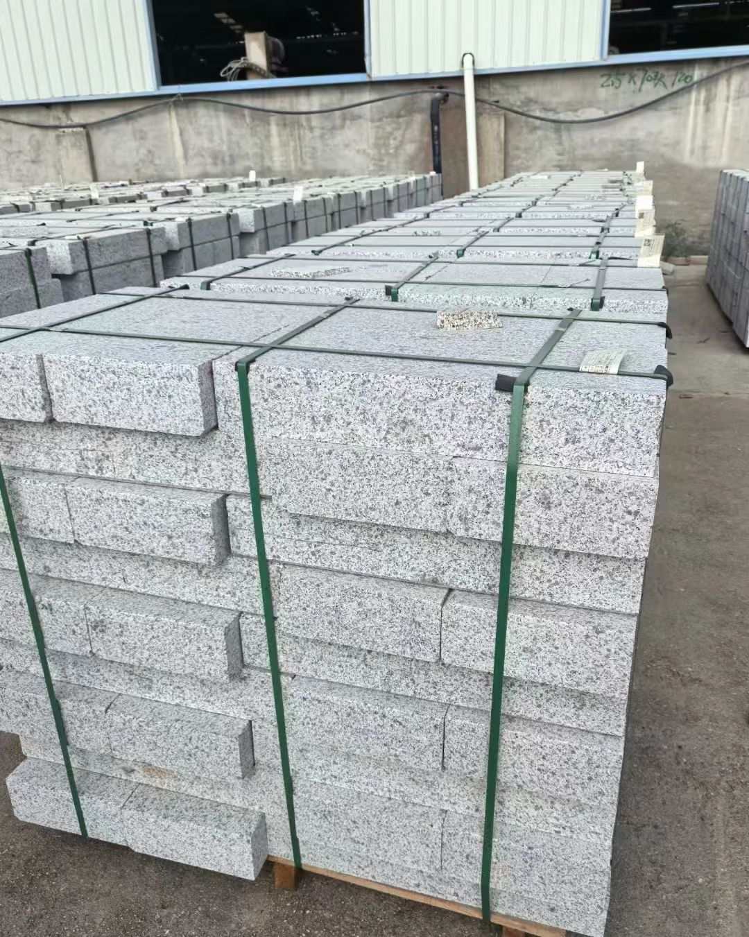 益阳 白麻花岗岩路沿石，弧形路沿石，道牙石，马路牙子，界石，路缘石，平沿石，直岩石，平缘石等