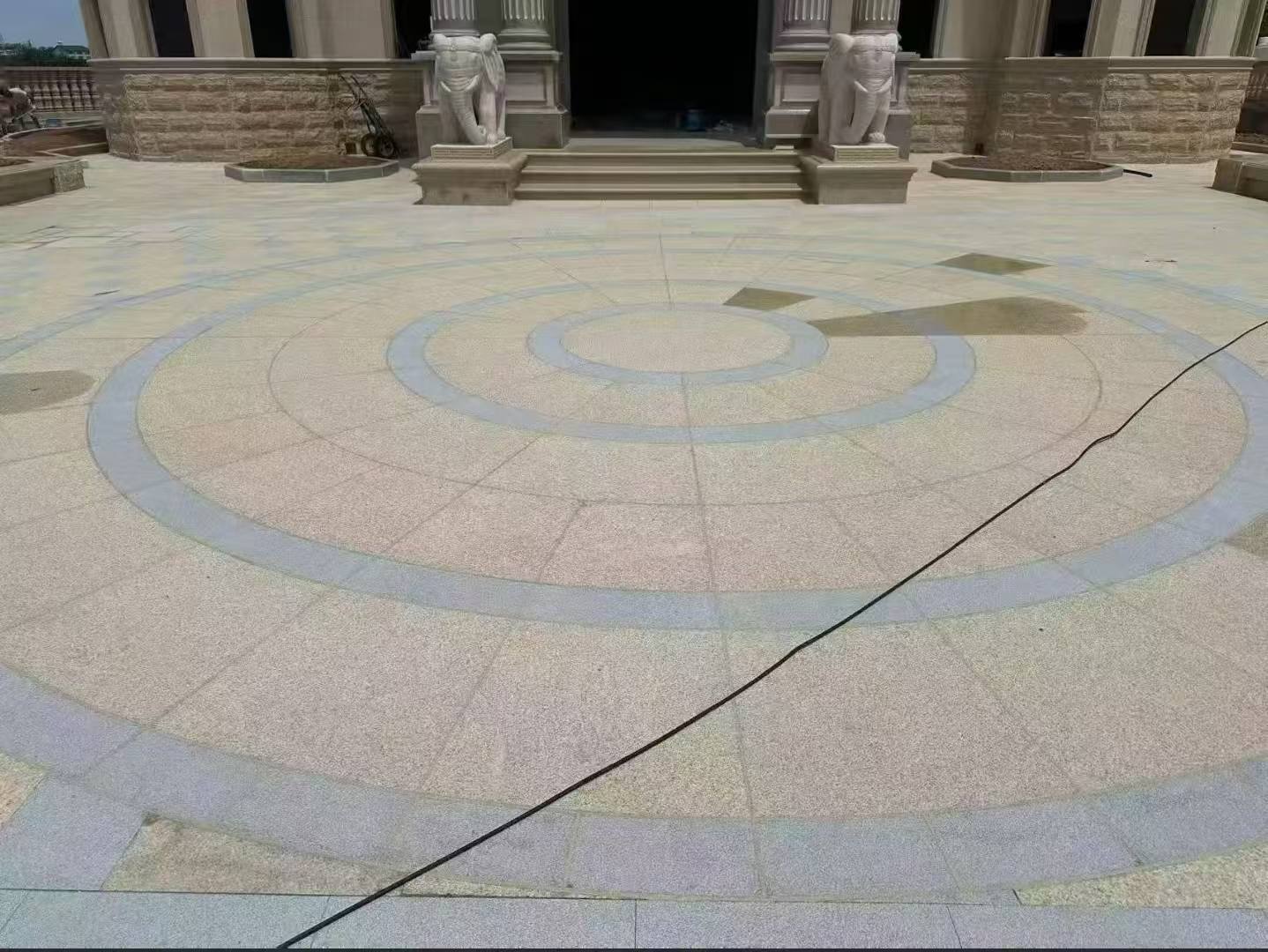 益阳 黄金麻芝麻灰花岗岩石材地铺拼接效果