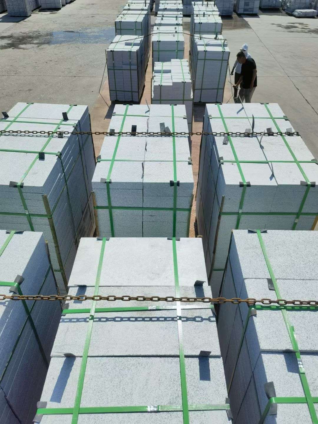 益阳 芝麻白花岗岩5公分地铺石 花岗岩厂家工厂装车日常